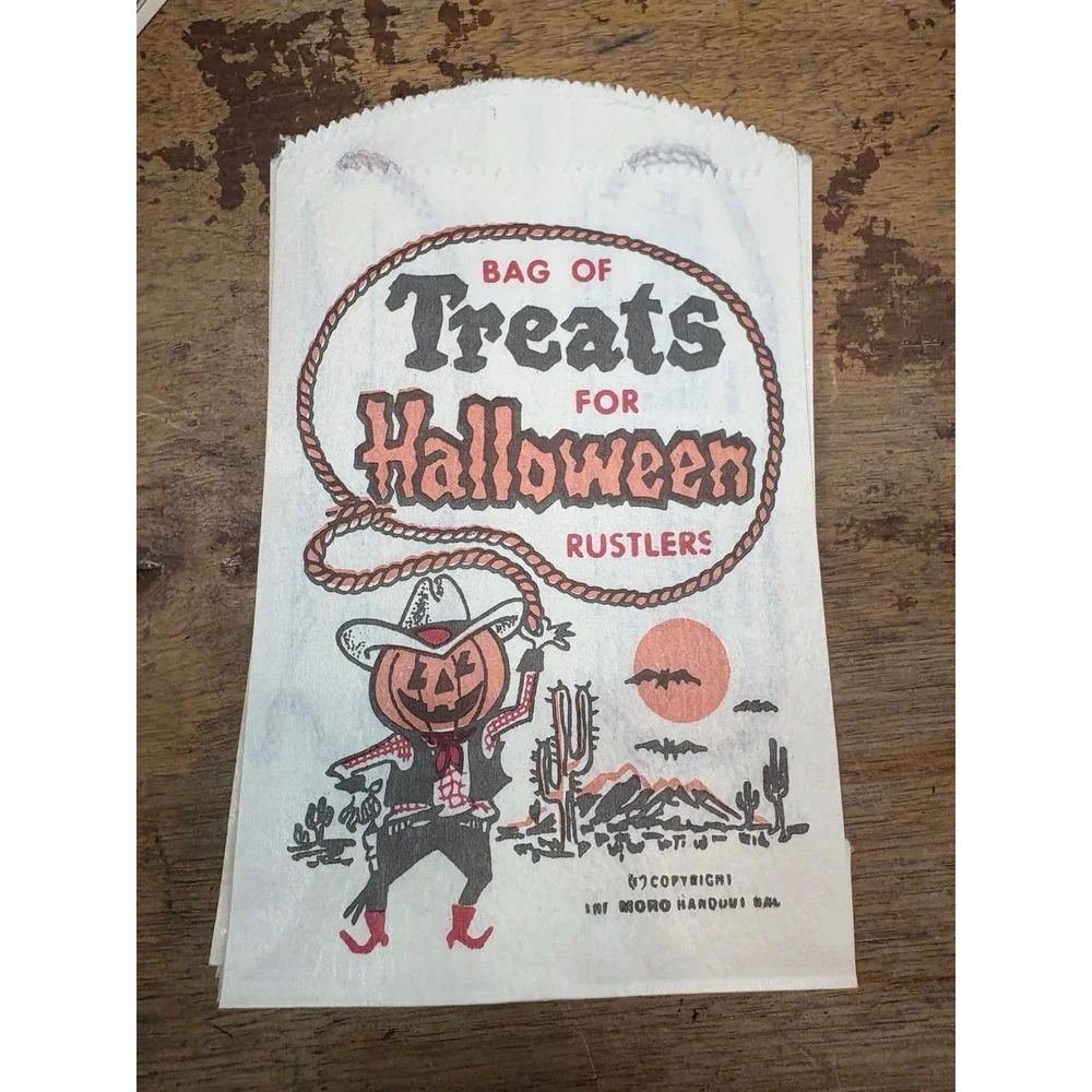30 Vintage Halloween Paper Treat Bags 1950's 60's Unused MORO Candy Pumpkin MCM